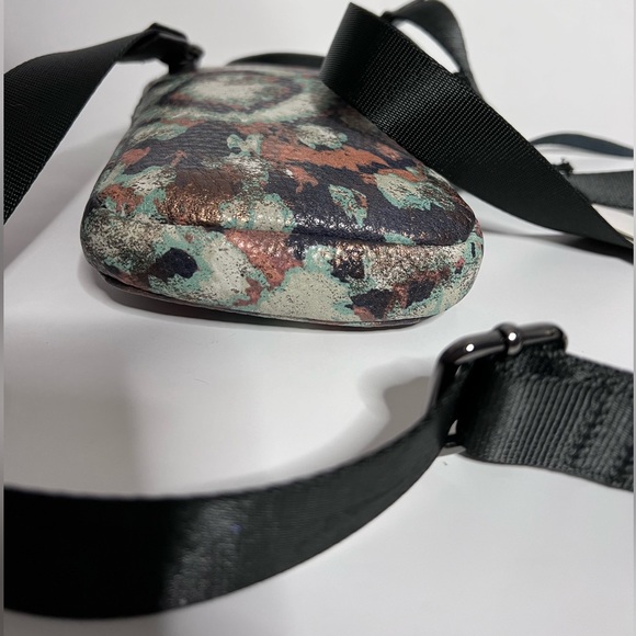 NWT | AIMEE KESTENBERG Phone Crossbody | Tie Dye Pattern - Picture 5 of 7
